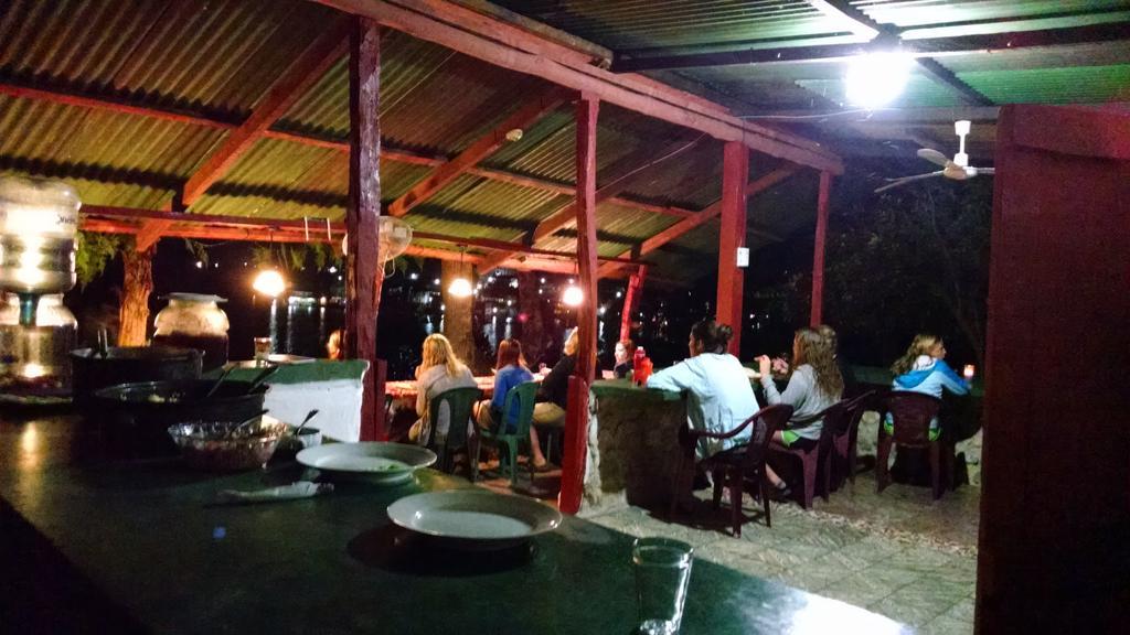Zapote Tree Inn Flores Ngoại thất bức ảnh