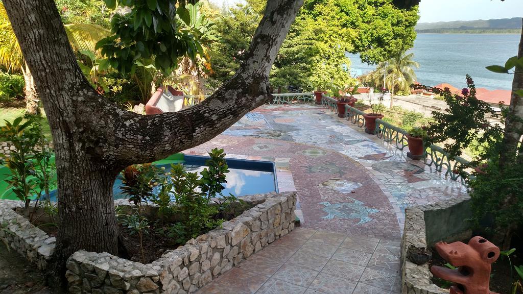 Zapote Tree Inn Flores Ngoại thất bức ảnh