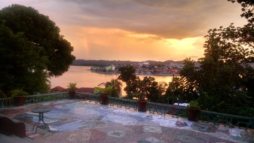 Zapote Tree Inn Flores Ngoại thất bức ảnh