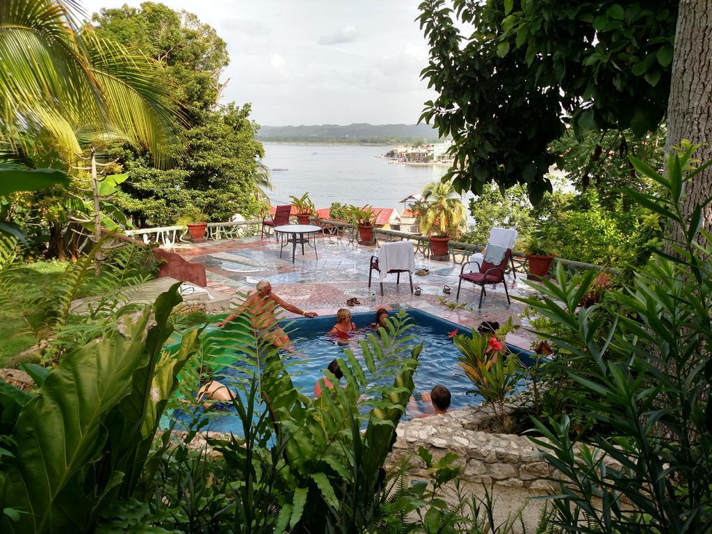 Zapote Tree Inn Flores Ngoại thất bức ảnh