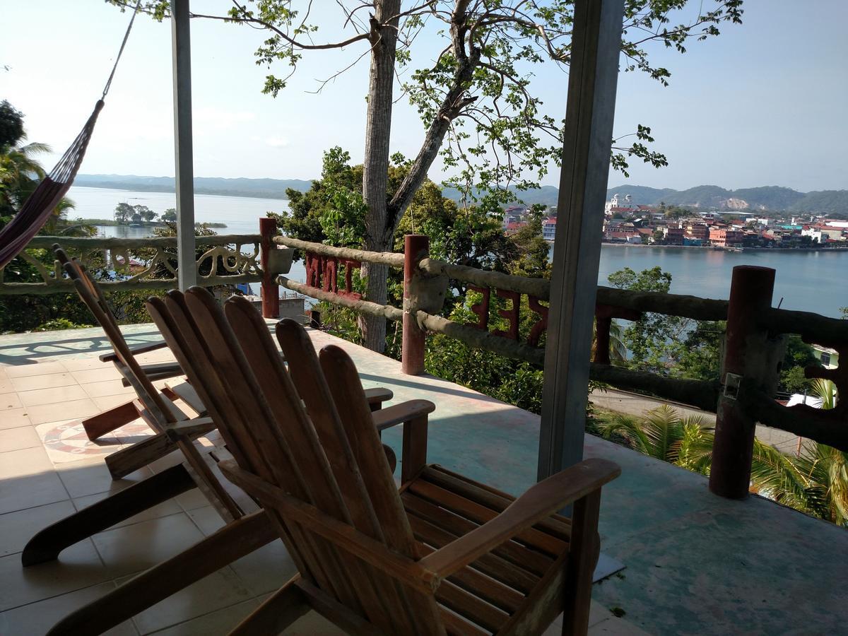 Zapote Tree Inn Flores Ngoại thất bức ảnh