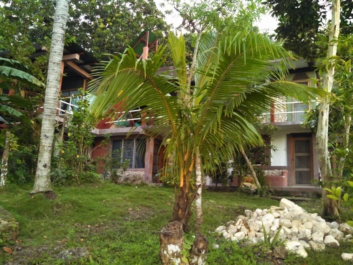 Zapote Tree Inn Flores Ngoại thất bức ảnh