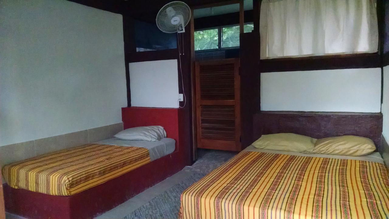 Zapote Tree Inn Flores Ngoại thất bức ảnh