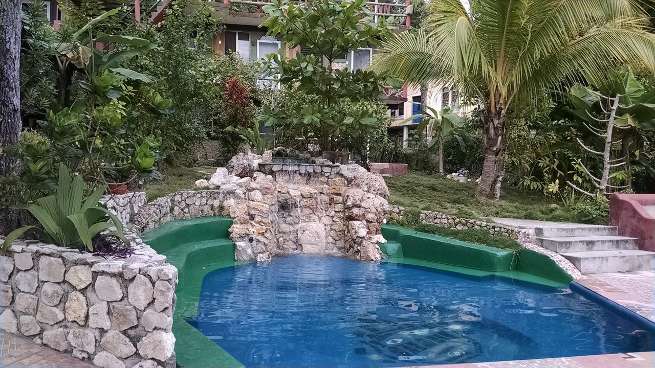 Zapote Tree Inn Flores Ngoại thất bức ảnh