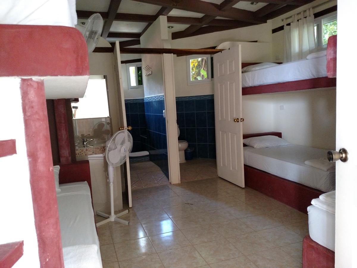 Zapote Tree Inn Flores Ngoại thất bức ảnh