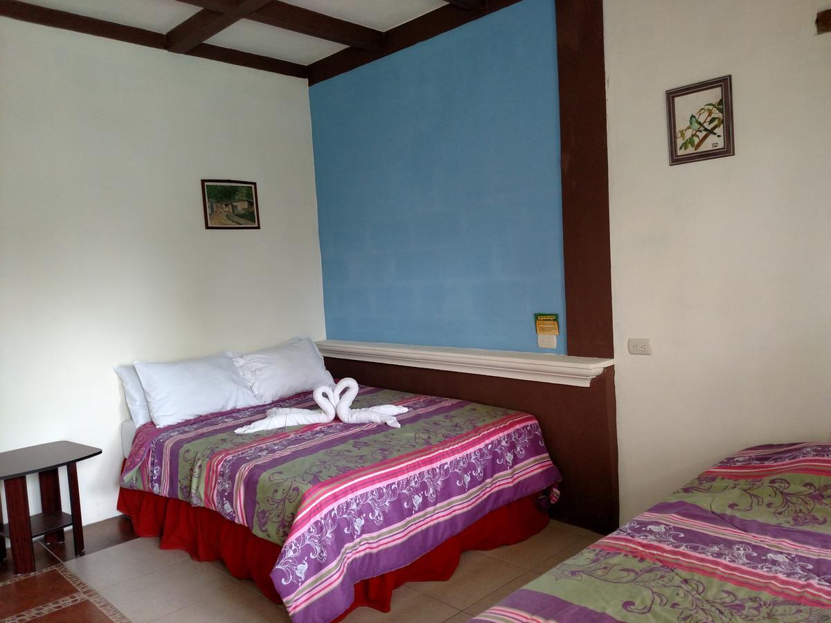 Zapote Tree Inn Flores Ngoại thất bức ảnh